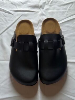 Women’s Cushionaire Clogs Size 8.5 NEW